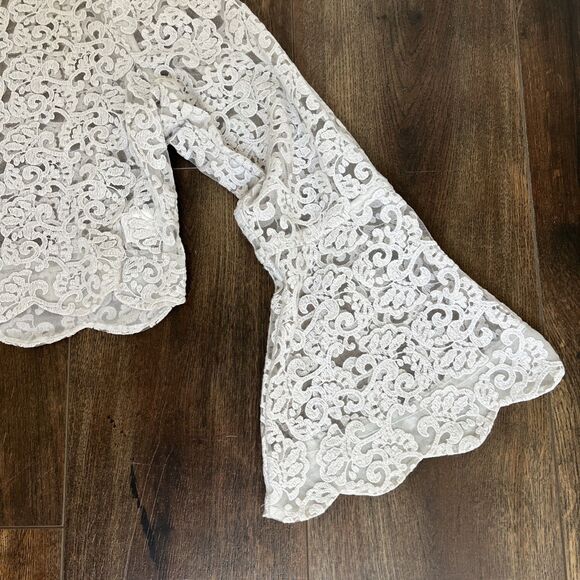 Lauren Conrad Runway Cropped Light Grey Lace Blouse Size XL Bell Sleeve Boho - Picture 4 of 11